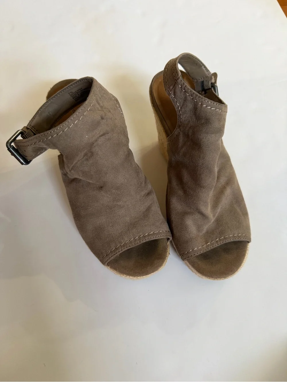 Universal Thread Taupe Espadrille Wedge Sandals Boho Size 7.5